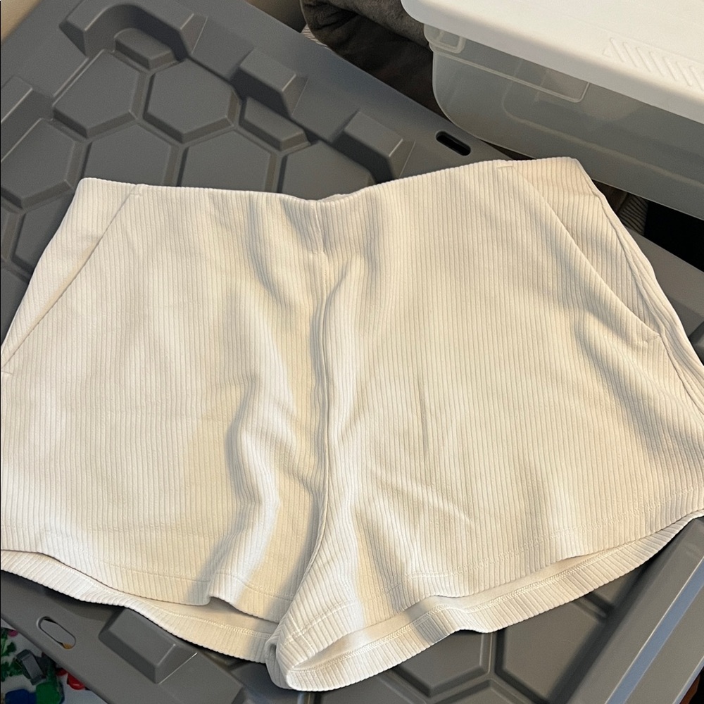 Lululemon Softstreme Women’s Cream Ribbed High-Rise Shorts